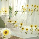 rideau blanc et jaune