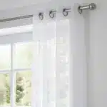 Detail oeillets et tissu Tissu léger Non détecté en gros plan