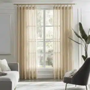 Rideau Effet lin Beige dans un salon lumineux - mise en scene
