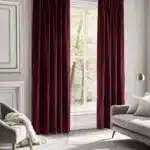Rideau Velours -365016, Bordeaux vue d angle dans un interieur