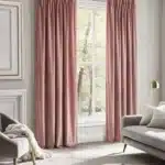 Rideau Velours Rose vue d angle dans un interieur