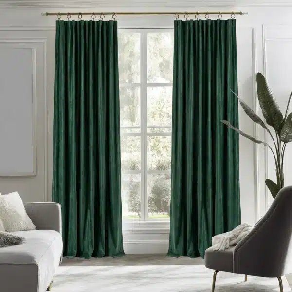 Rideau Velours Gris, Vert dans un salon lumineux - mise en scene